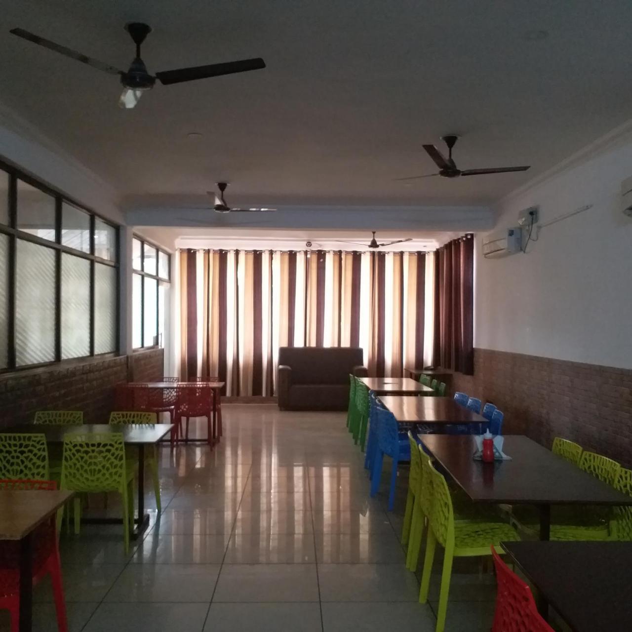 Krishna Hansraj Hotel Уна Экстерьер фото